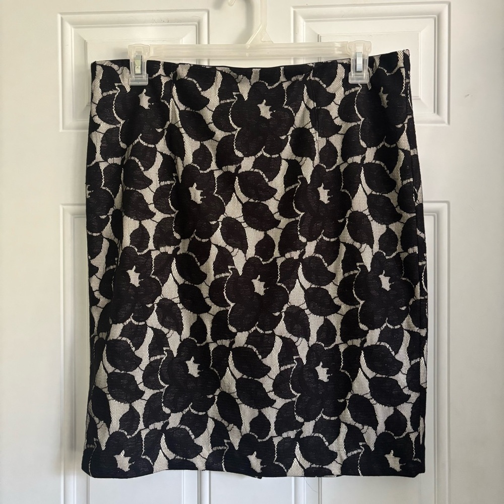 Ann Taylor Elegant Black Floral Pencil Skirt, Size 16